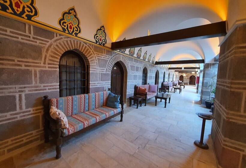Svit, Kanuni Kervansaray Historical