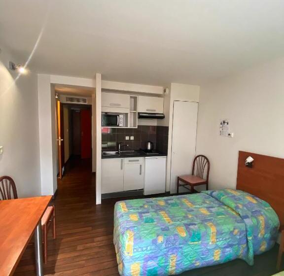Escritório Estándar, Residence Du Soleil