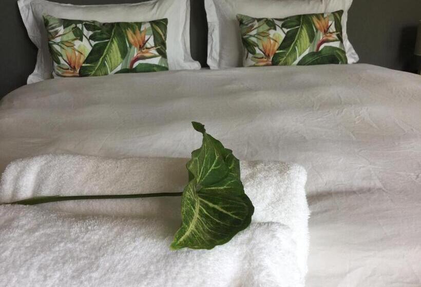 Номер Стандарт Вид на Море, Bayview Room @ Coram Deo