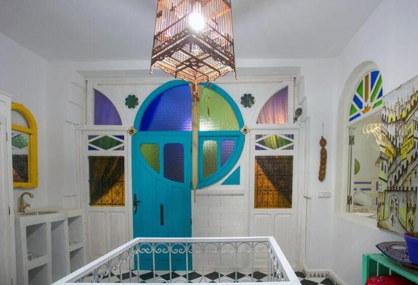 اتاق استاندارد, Afra House