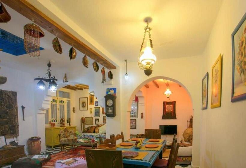 اتاق استاندارد, Afra House