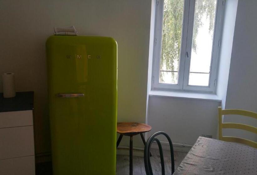 Апартаменты 3 Спальни, Hostel Du Lapin Blanc