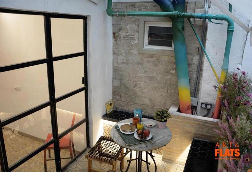 اتاق استاندارد سه تخته با سرویس بهداشتی مشترک, Art&flats Hostel