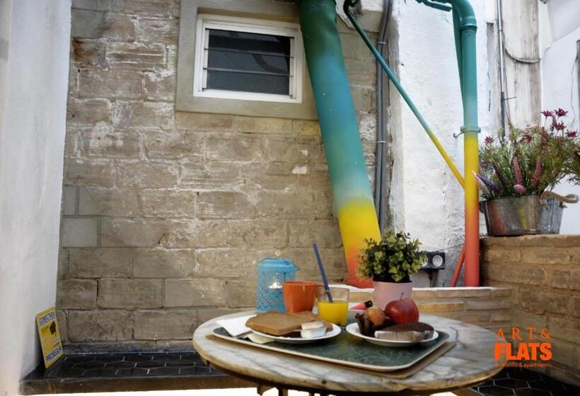 اتاق استاندارد با سرویس بهداشتی مشترک, Art&flats Hostel