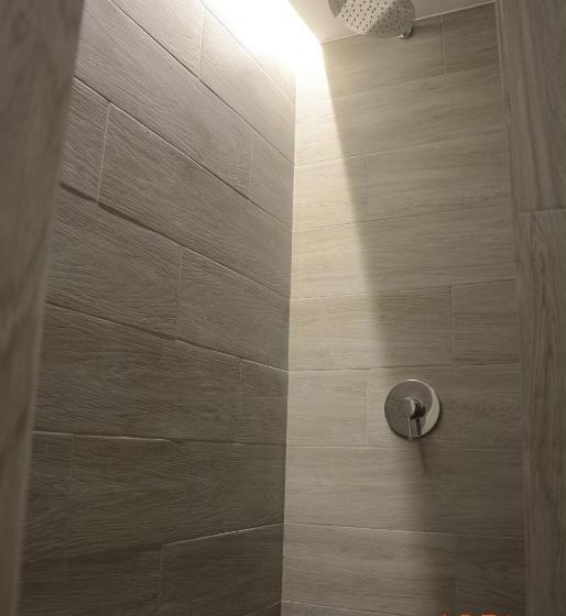 اتاق استاندارد چهارنفره با سرویس بهداشتی مشترک, Art&flats Hostel