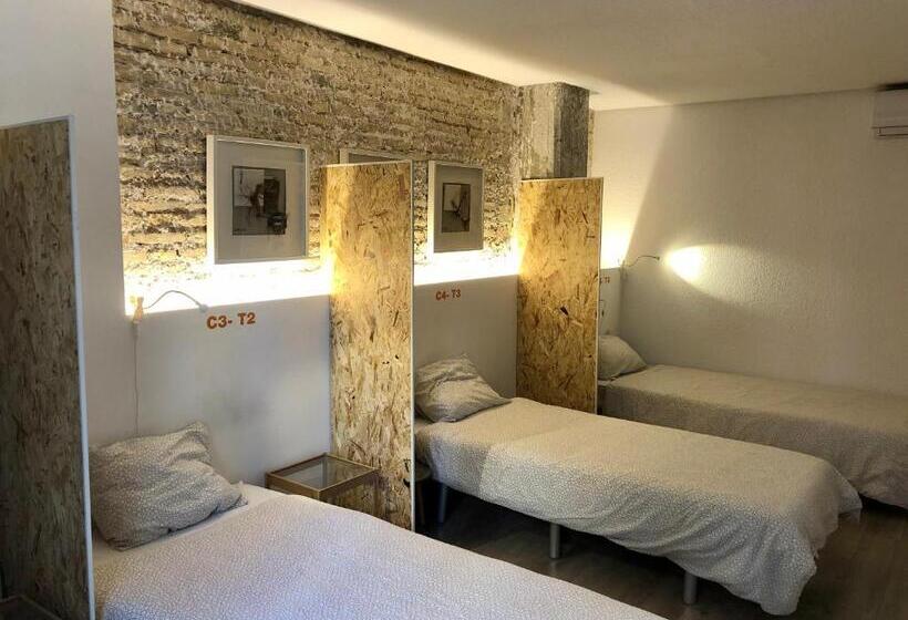 تختخواب در اتاق مشترک, Art&flats Hostel
