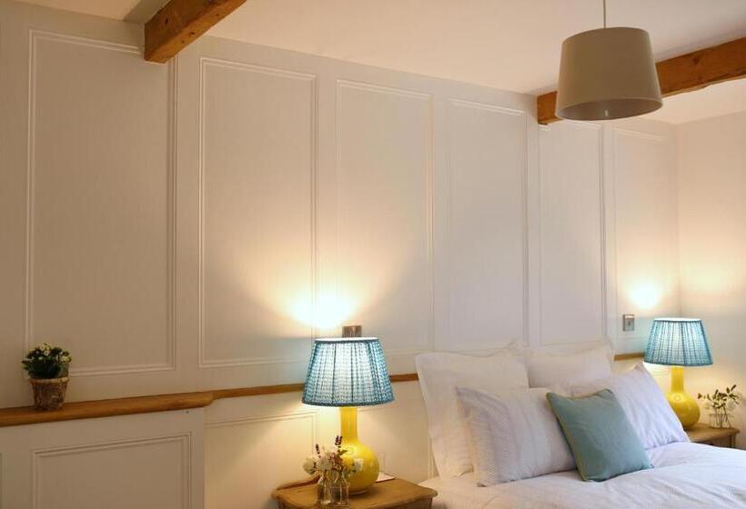 Quarto Estandar, Hedges House