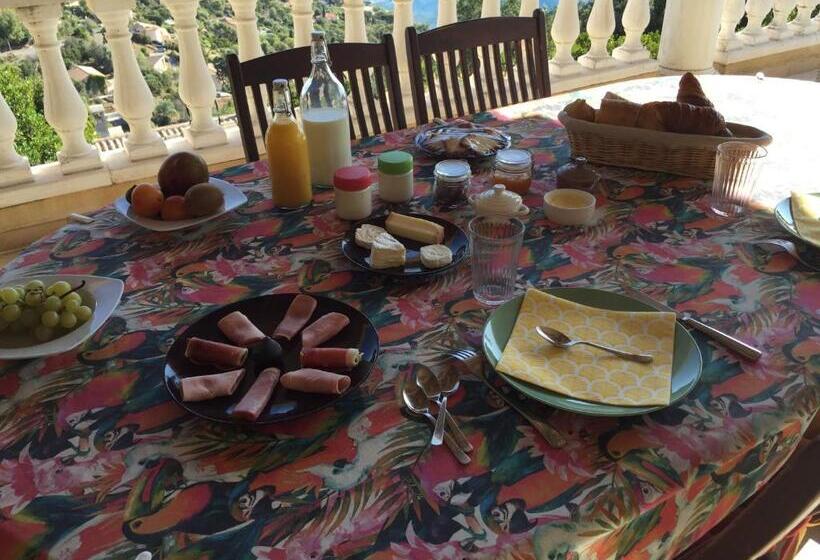 غرفة قياسية مطلّة علي البحر, Villa Goonie