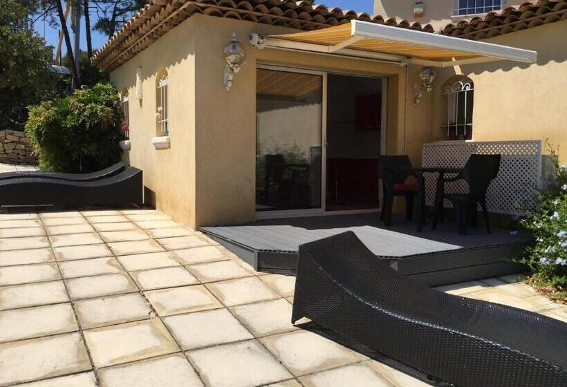 غرفة قياسية مطلّة علي البحر, Villa Goonie