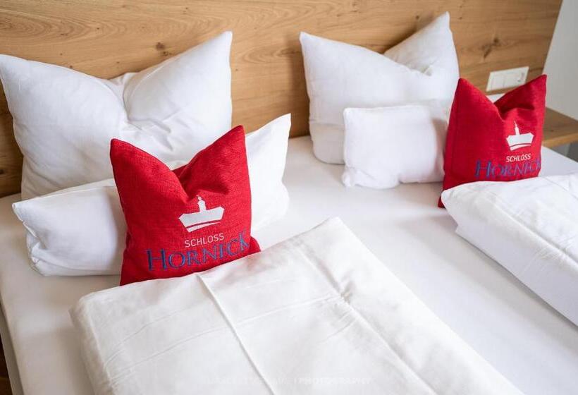 스탠다드 스튜디오, Schlosshotel Horneck