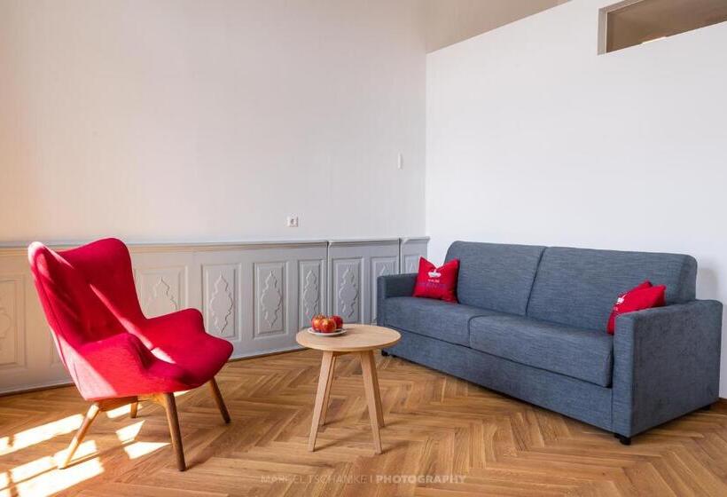 Студия Стандарт, Schlosshotel Horneck
