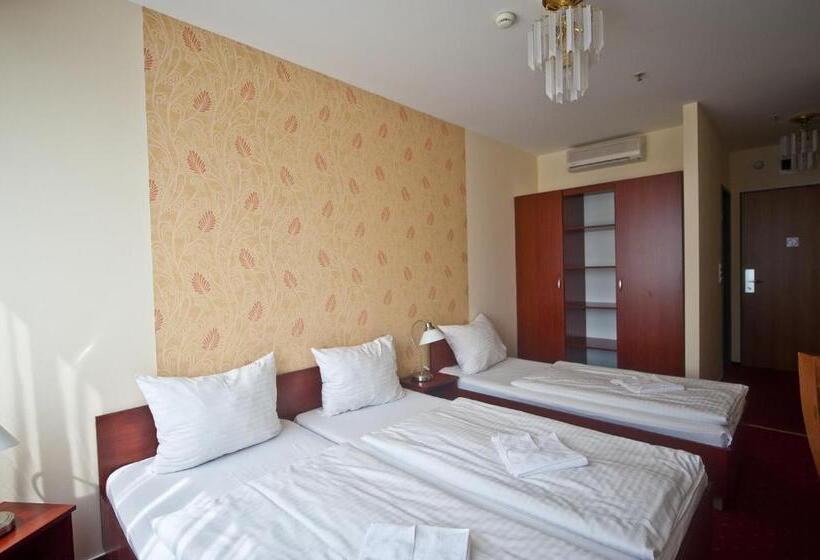 스탠다드 트리플 룸, Canada Hotel Budapest