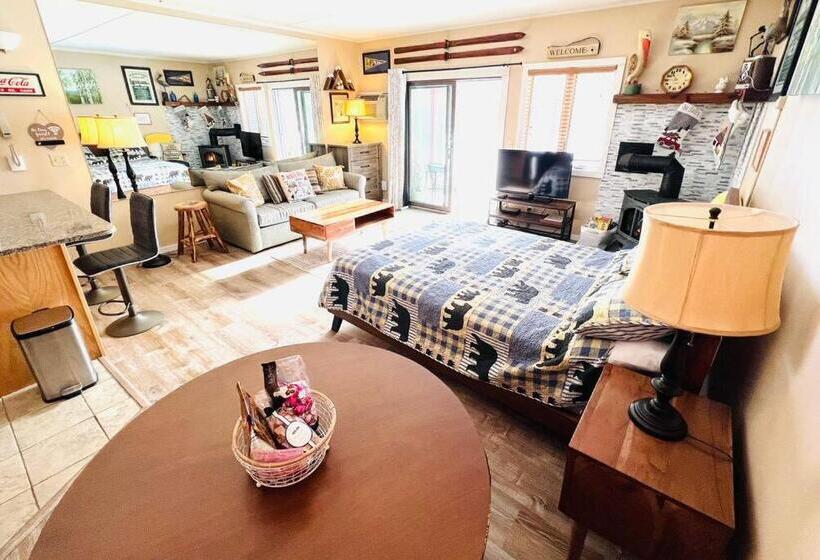Апартаменты 1 Спальня Нижний Этаж, Attitash Mountain Village Studio   Slope View   Ski   Newly Renovated