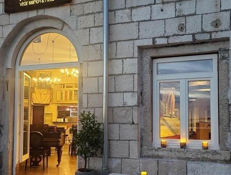 اتاق استاندارد, Piranart Boutique Hotel & More