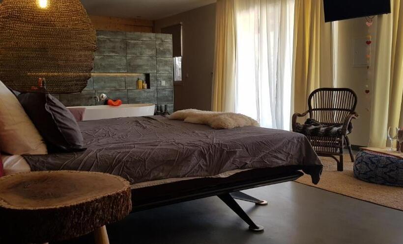 套房带泳池景, Trendy And Luxe B&b And Garden Suite
