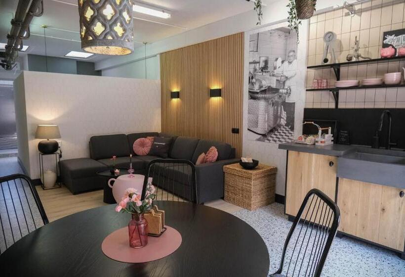 استودیوی استاندارد, B&b Sjlaope Biej De Sjlèchter