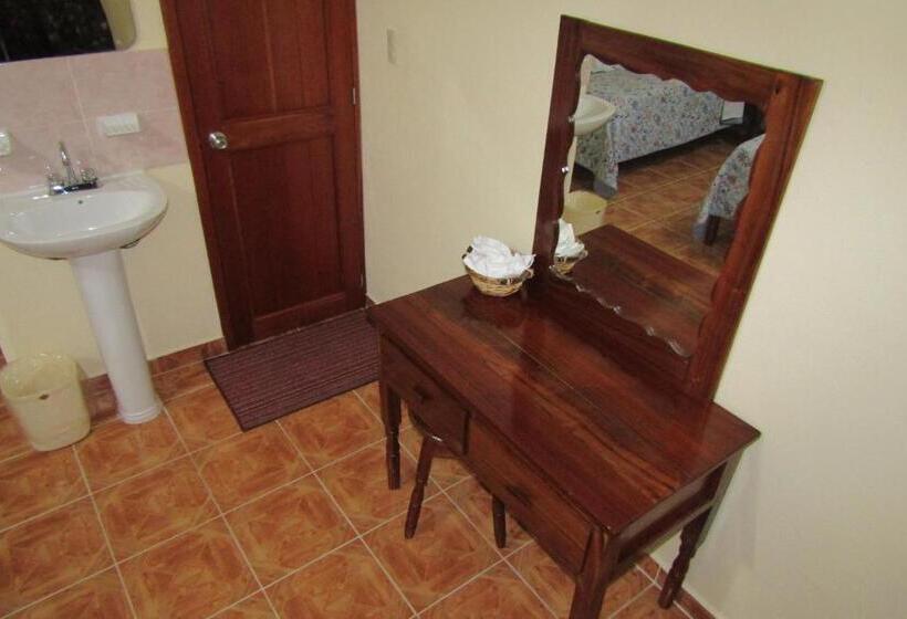 Quarto Estandar, Nicte Ha