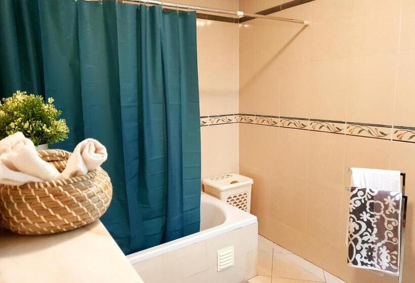 Люкс Повышенной Комфортности, Downtown Guest House
