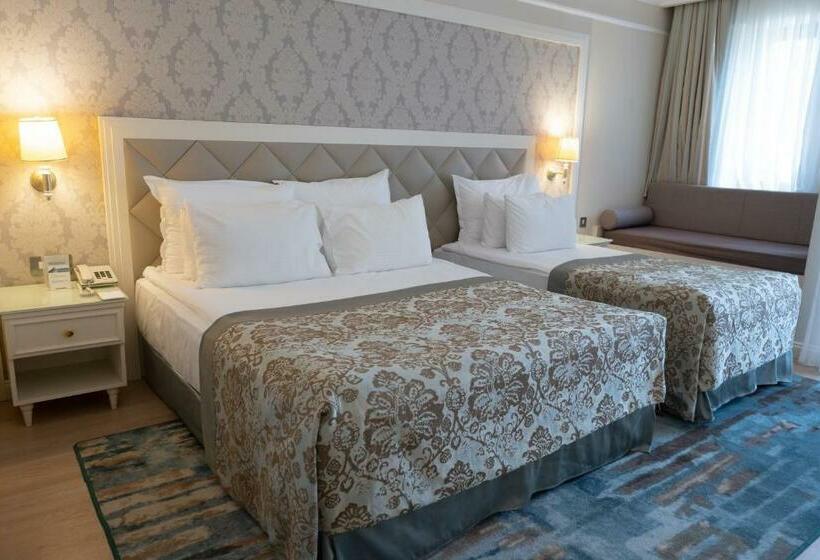 اتاق ساده سه‌ نفره, Kaya Artemis Resort & Casino