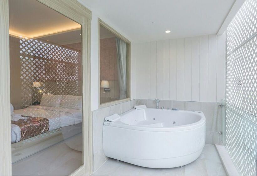 디럭스 자쿠지룸, The Sea Cret Hua Hin