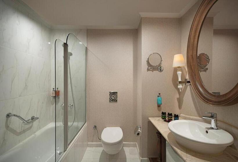 اتاق ساده سه‌ نفره, Kaya Artemis Resort & Casino