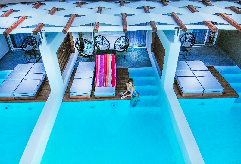 Полулюкс с Бассейном, Royal Hotel And Suites