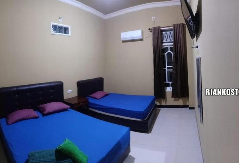 Familjerum, Rian Kost   Hotel Penginapan Murah Pusat Kota Palembang