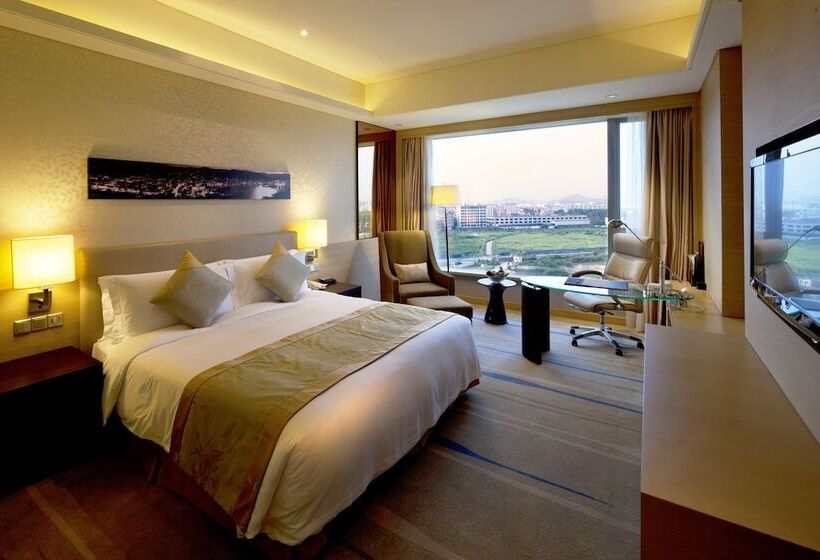 Номер Стандарт Двуспальная Кровать, Crowne Plaza Guangzhou Huadu, An Ihg Hotel   Free Shuttle Bus Between Hotel To Airport