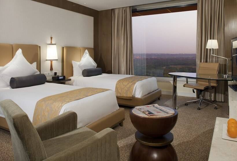 سوییت, Crowne Plaza New Delhi Okhla, An Ihg