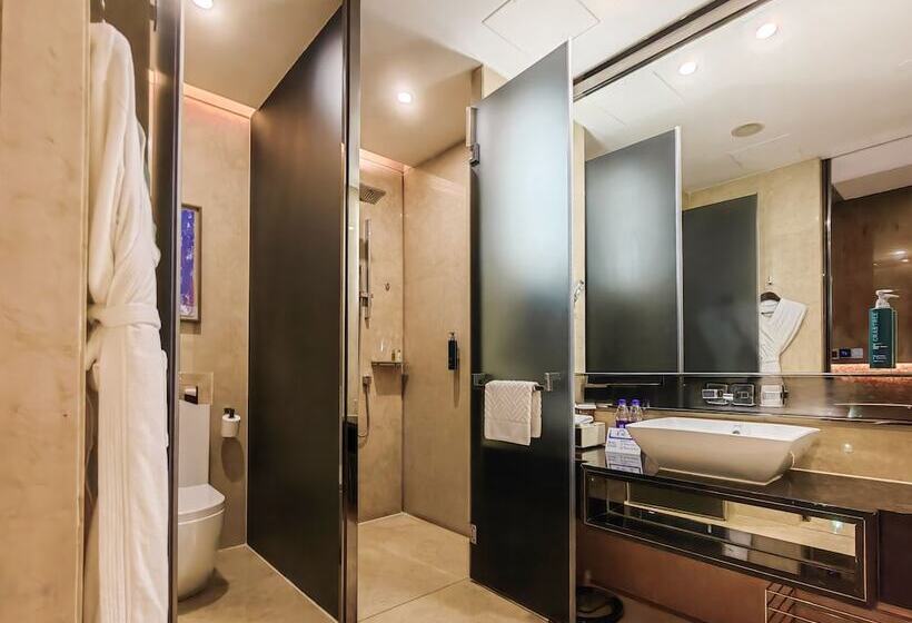 Полулюкс, Hilton Guangzhou Tianhe