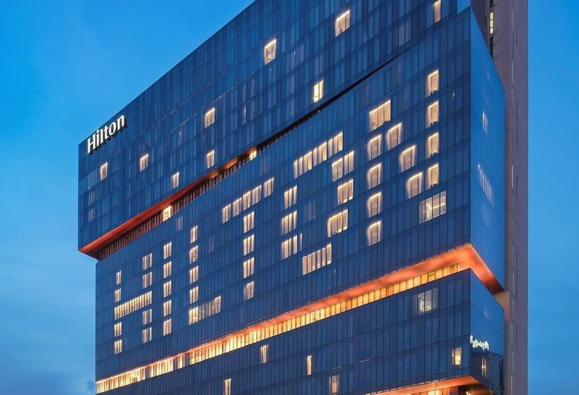 Номер Executive, Hilton Guangzhou Tianhe