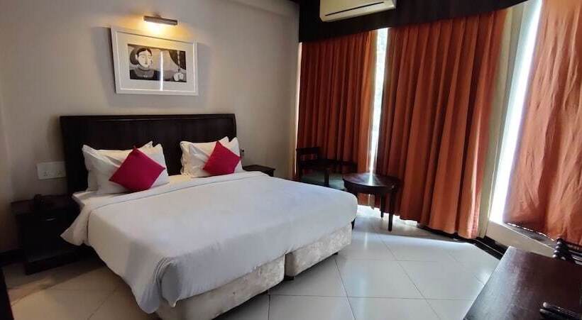 Студио Стандарт Вид на Бассейн, Living Room By Seasons Hotels