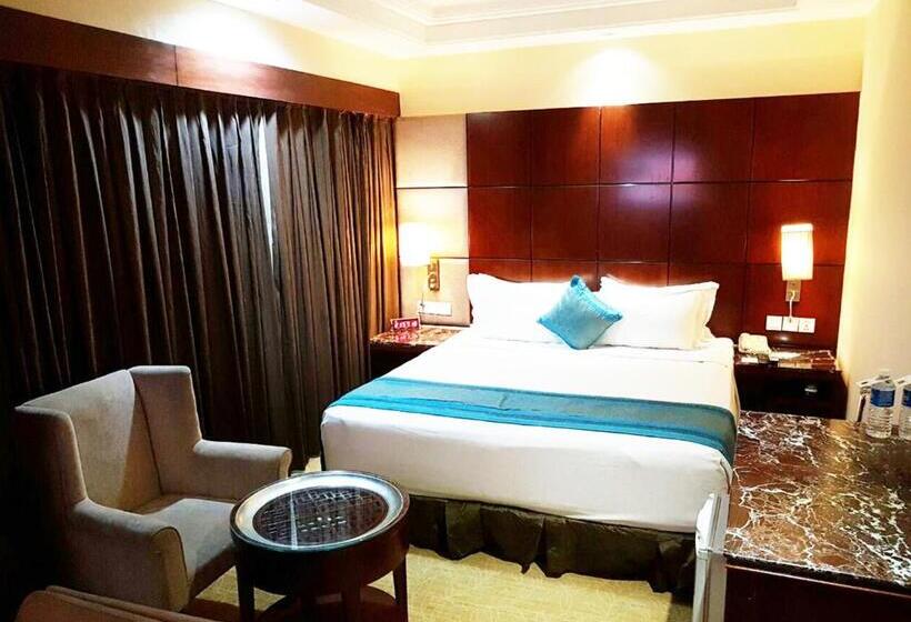 اتاق لوکس با وان آب گرم, Skycity Hotel Gurgaon