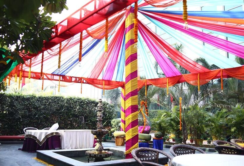 اتاق لوکس, Skycity Hotel Gurgaon