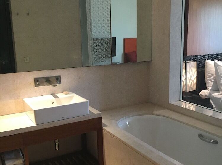 Номер Superior, Vivanta Surajkund, Ncr