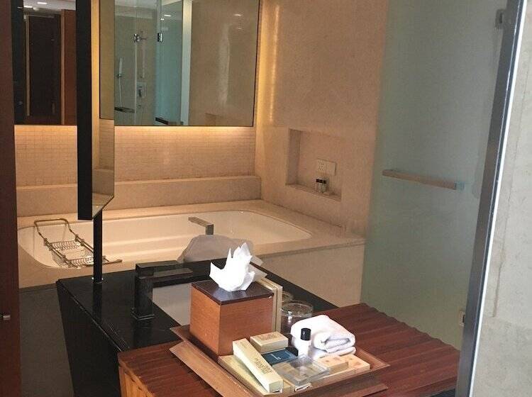 Номер Deluxe Внутренний, Vivanta Surajkund, Ncr