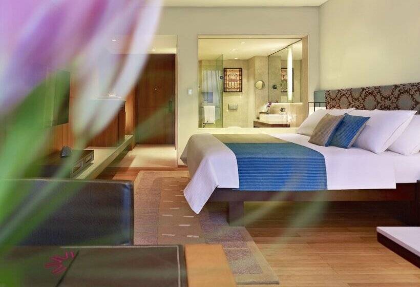 Medencére Néző Deluxe Szoba, Vivanta Surajkund, Ncr