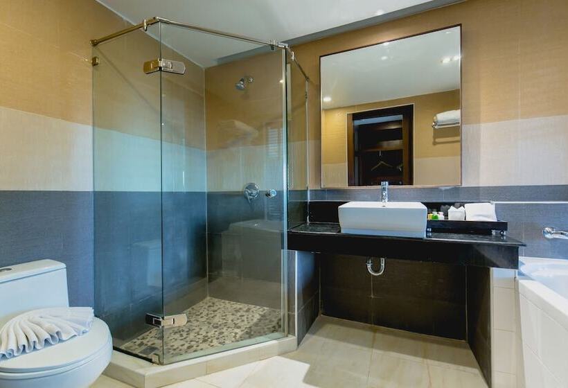 Номер Deluxe, Thanthip Beach Resort Patong
