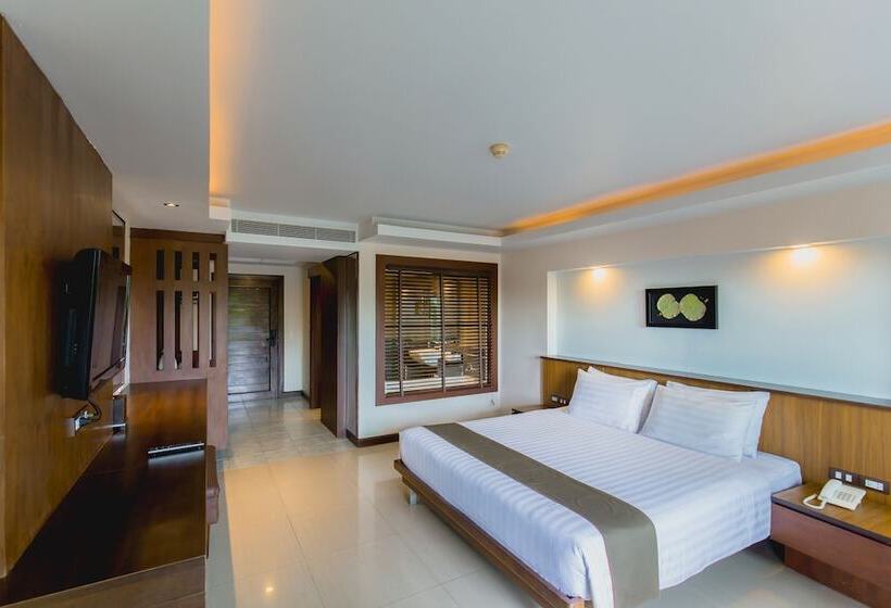 Номер Deluxe, Thanthip Beach Resort Patong