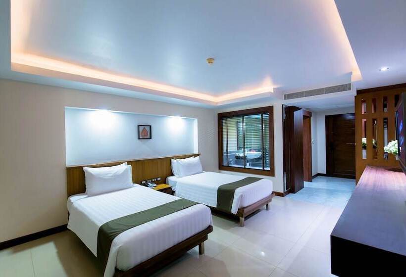 Номер Deluxe, Thanthip Beach Resort Patong