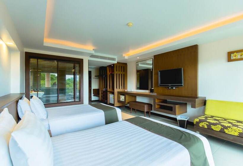 Номер Deluxe, Thanthip Beach Resort Patong