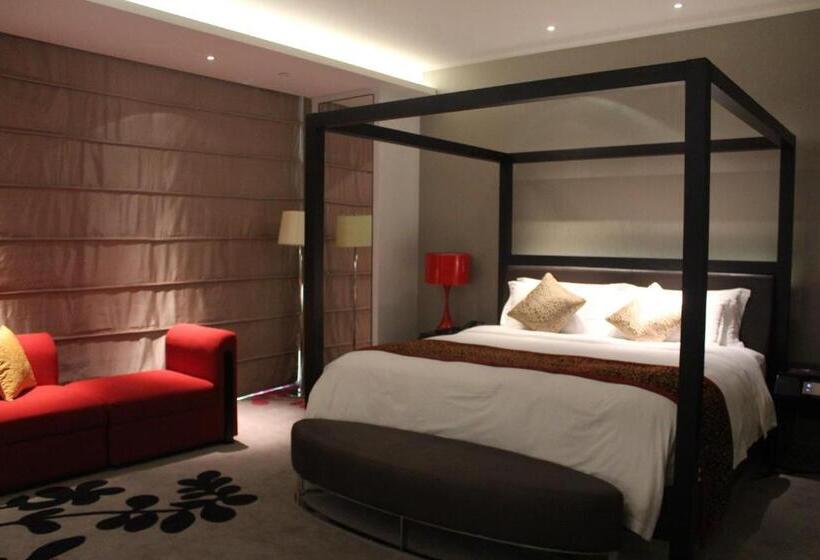 Президентский Люкс, Wongtee V Hotel