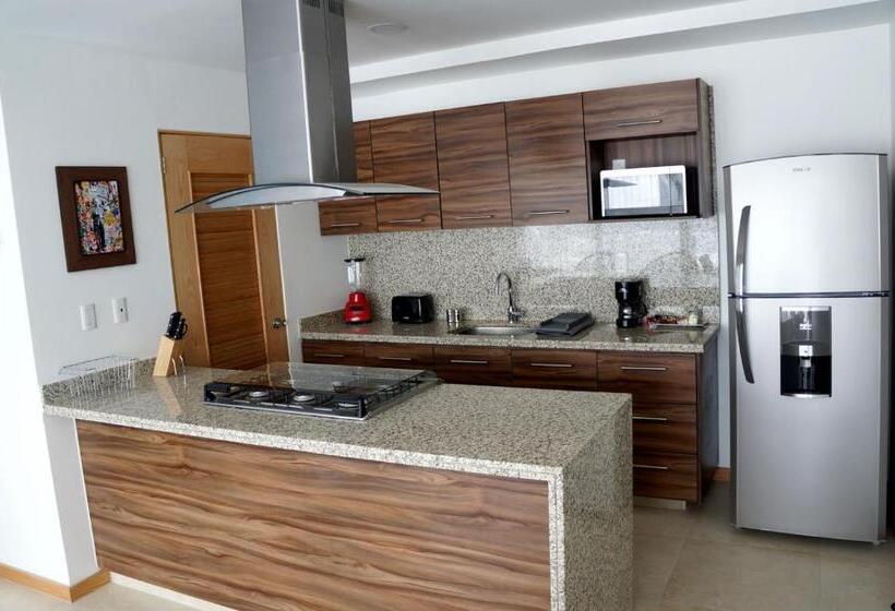 דירת שני חדרים, Metropolitan Suites