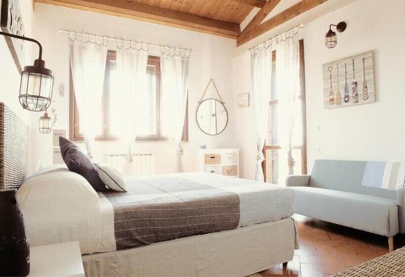 اتاق لوکس با چشم‌انداز دریا, The Bell Tower Lodge