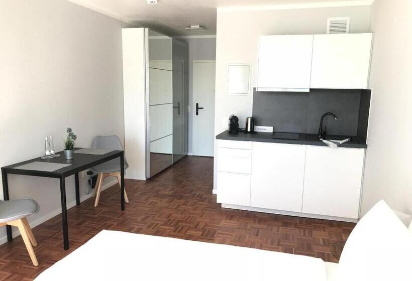 Апартаменты Superior 1 Спальня, Hometown Apartments