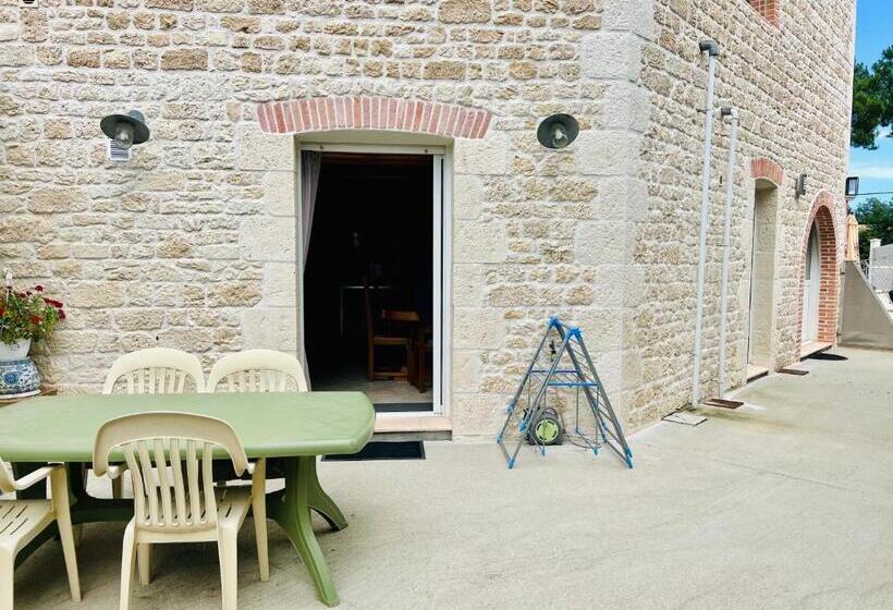 带1个卧室的带阳台的公寓, Le Mas Des Mathes, Chambres D Hôtes, Studios
