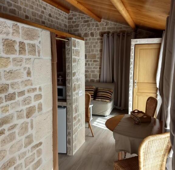 标准工作室带泳池景, Le Mas Des Mathes, Chambres D Hôtes, Studios