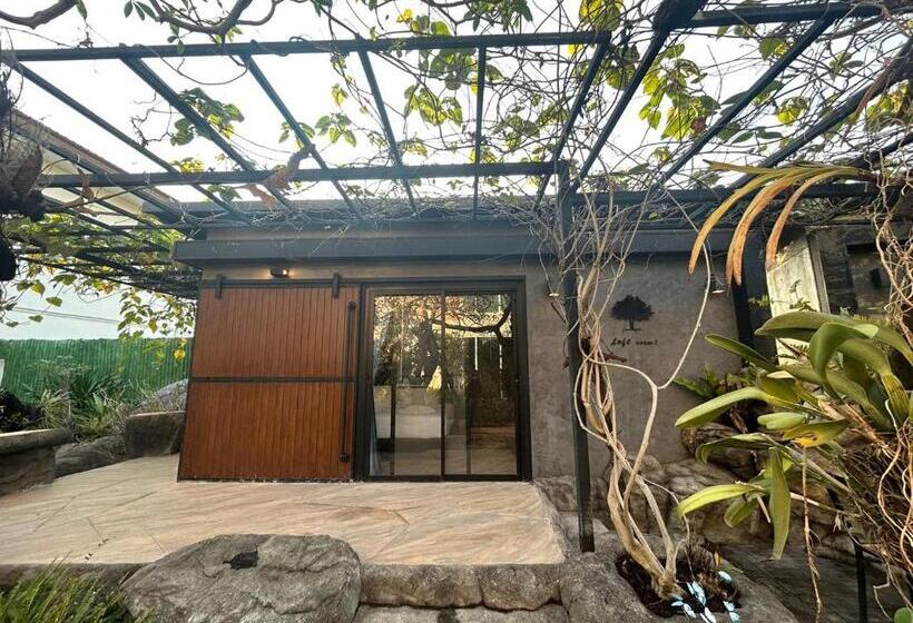 스탠다드 룸 가든 전망, Uthaithani Resort
