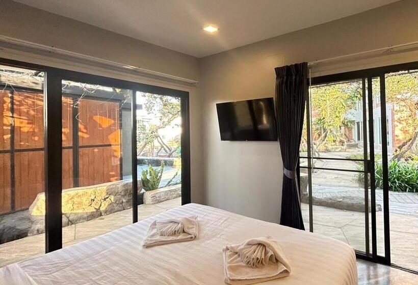 스탠다드 룸 가든 전망, Uthaithani Resort