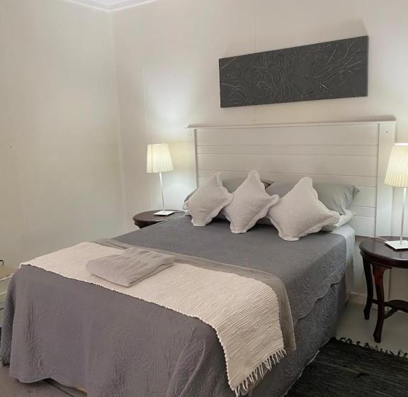 Номер Стандарт, White River B & B